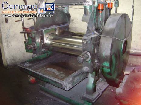 Conjunto de m�quinas para trabalhar com borracha