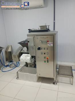 Moldadora filadeira monobloco de queijos de b�fala mu�arela MilkyLAB 20 kg por ciclo