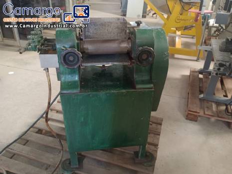 Moinho refinador de rolos em ao carbono 250 mm 3 cilindros